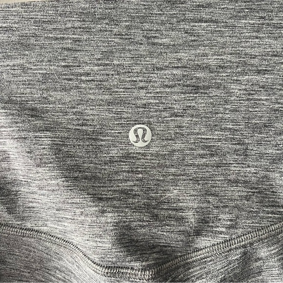 Lululemon Grey Align 21” Crop Leggings Size 4 - Picture 4 of 5